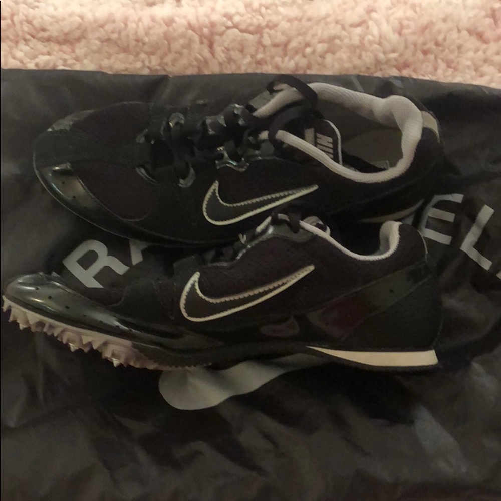 Track shoes